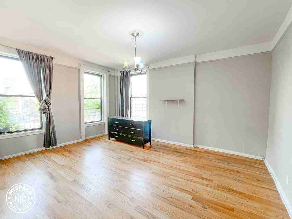 893 Lafayette Ave #3R - Photo 2 of 10