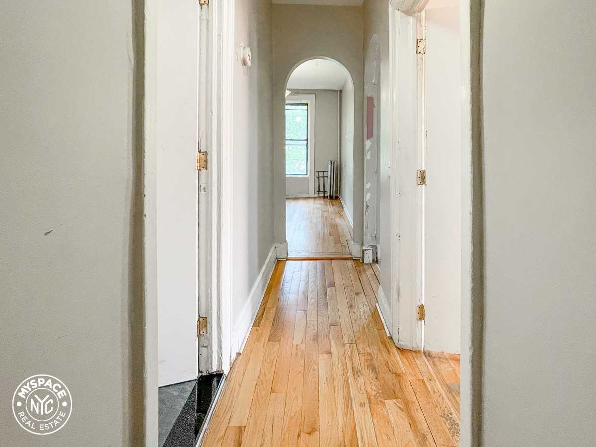 893 Lafayette Ave #3R - Photo 3 of 10