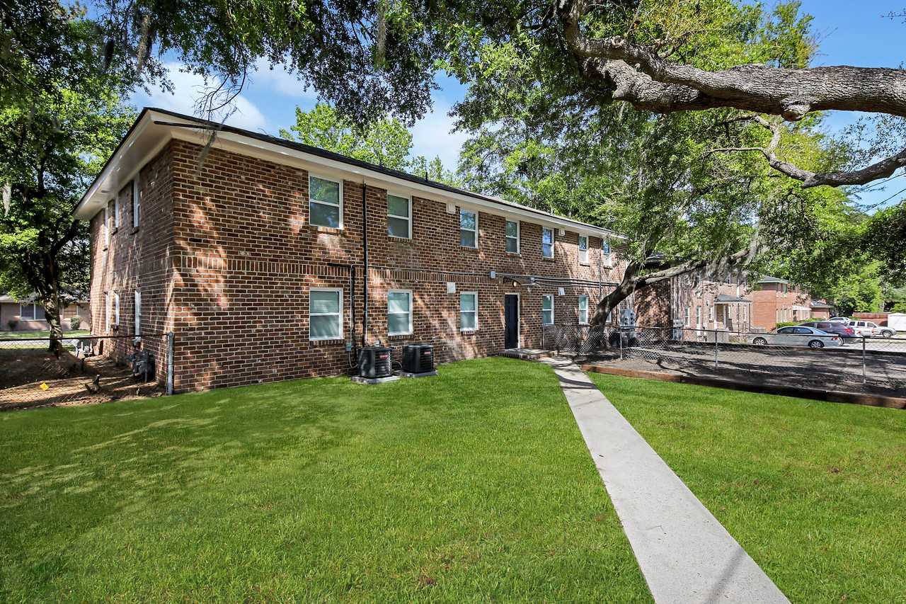 Berkley Palms - Photo 3 of 23