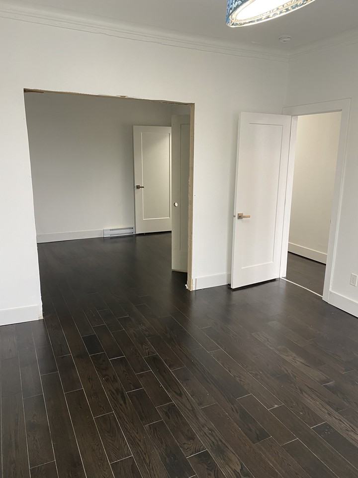 2765 Rue Ontario Est - Photo 2 of 5