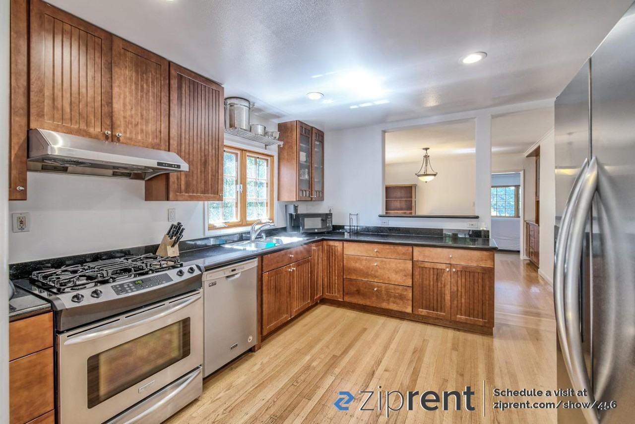 781 Spruce St - Photo 2 of 12