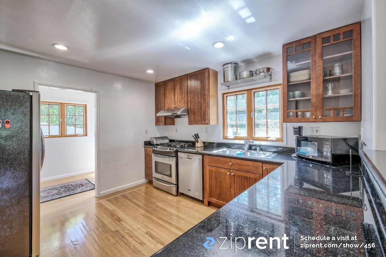 781 Spruce St - Photo 3 of 12