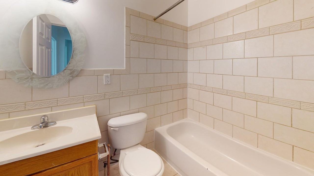 Colonialstyle Fort Dupont home near Fort Circle Park Apartments in