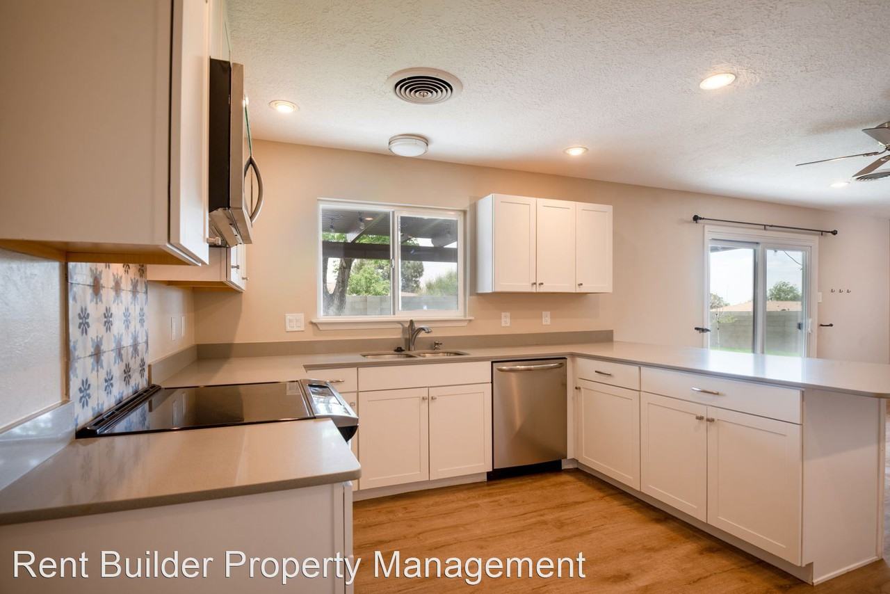 12424 Placid Ave Ne - Photo 2 of 25