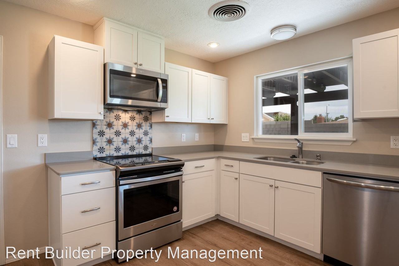 12424 Placid Ave Ne - Photo 3 of 25