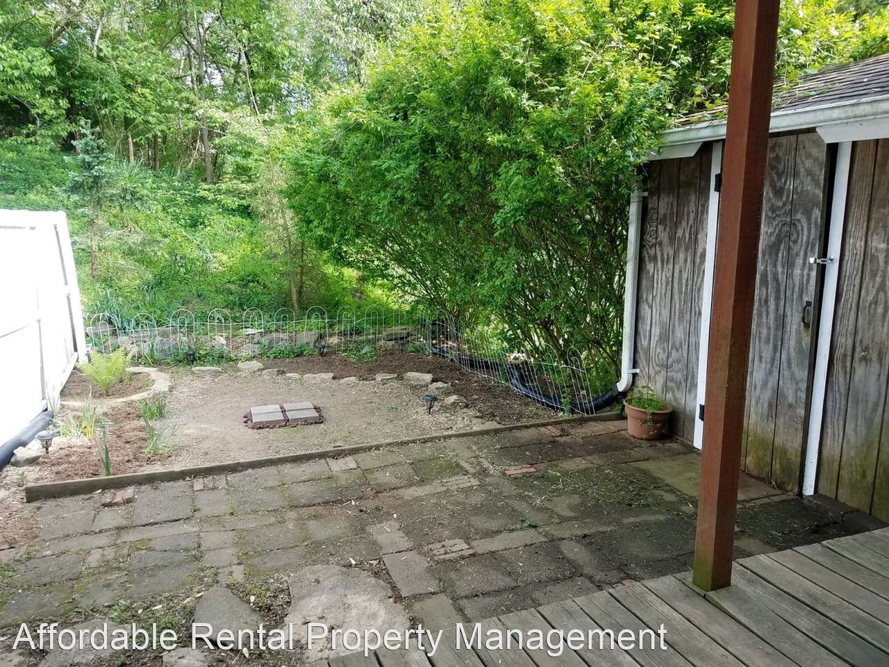 1910 Abbey Ln - Photo 3 of 16