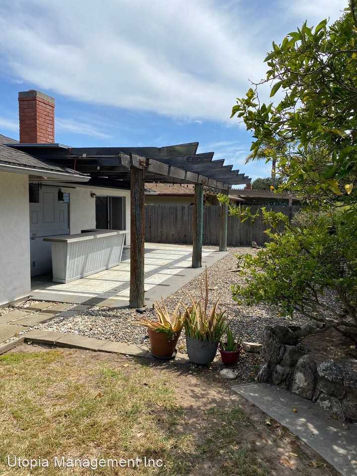 435 Mills Way - Photo 2 of 12