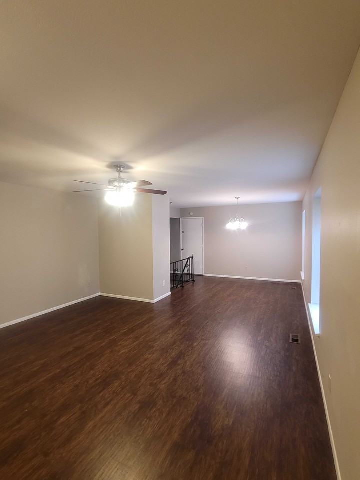 11930 Kingshead Dr - Photo 2 of 8