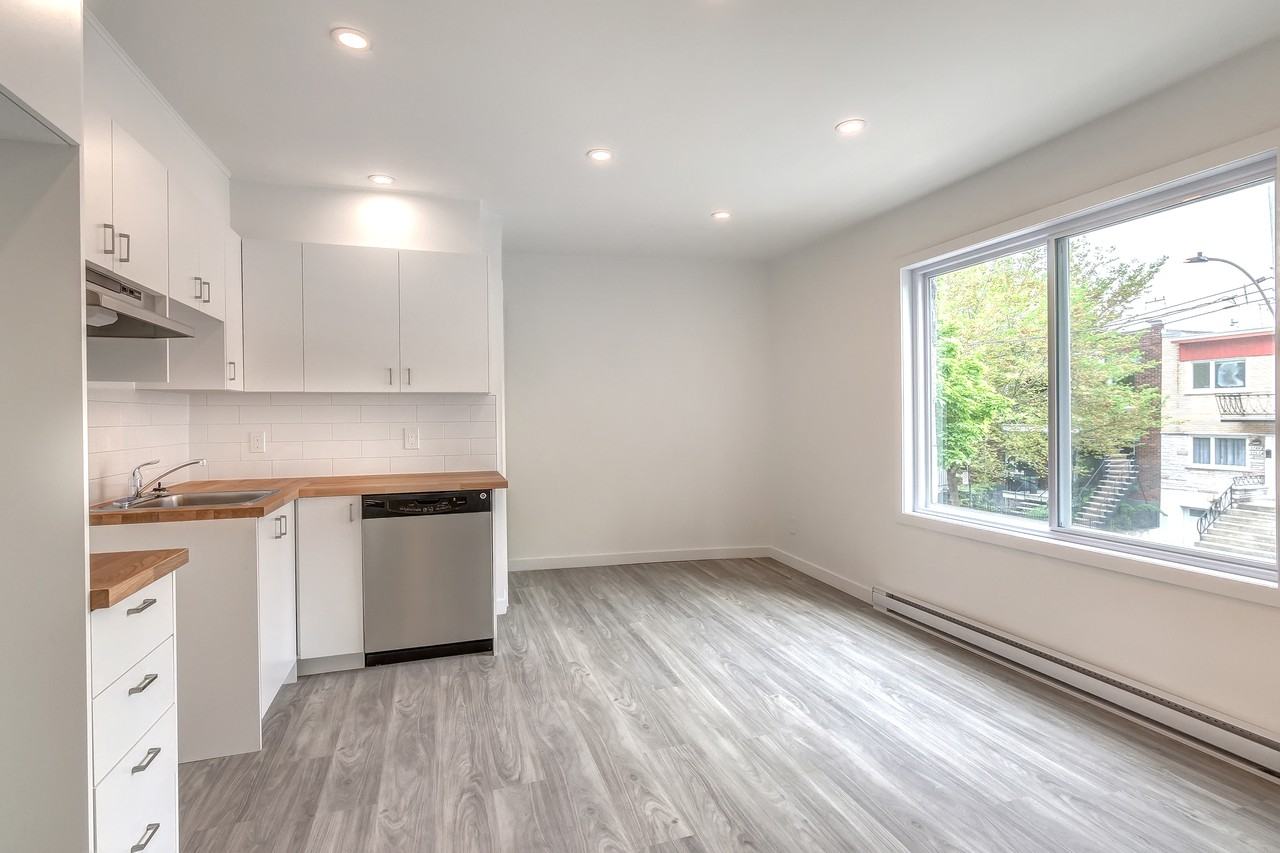 5785 Av Charlemagne - Photo 2 of 11