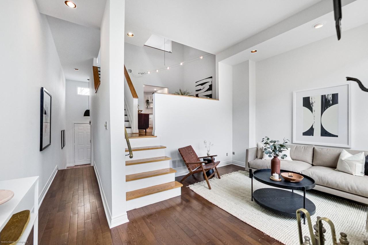 83 Beaconsfield Ave - Photo 3 of 32