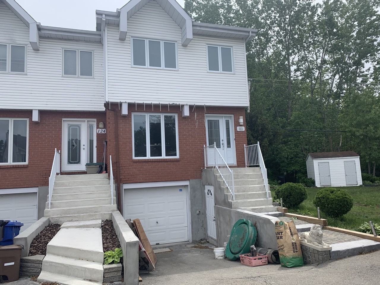 122 Rue RenéÉmard, Pincourt, QC J7V 8X9 3 Bedroom House for 2,100