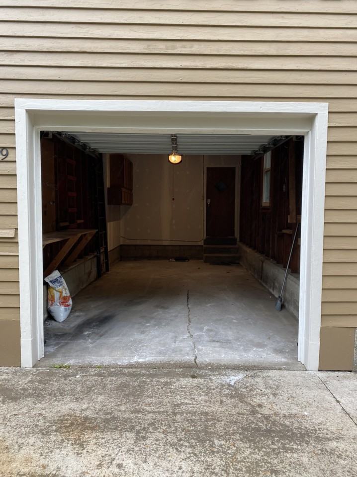 1019 Howell St - Photo 2 of 13