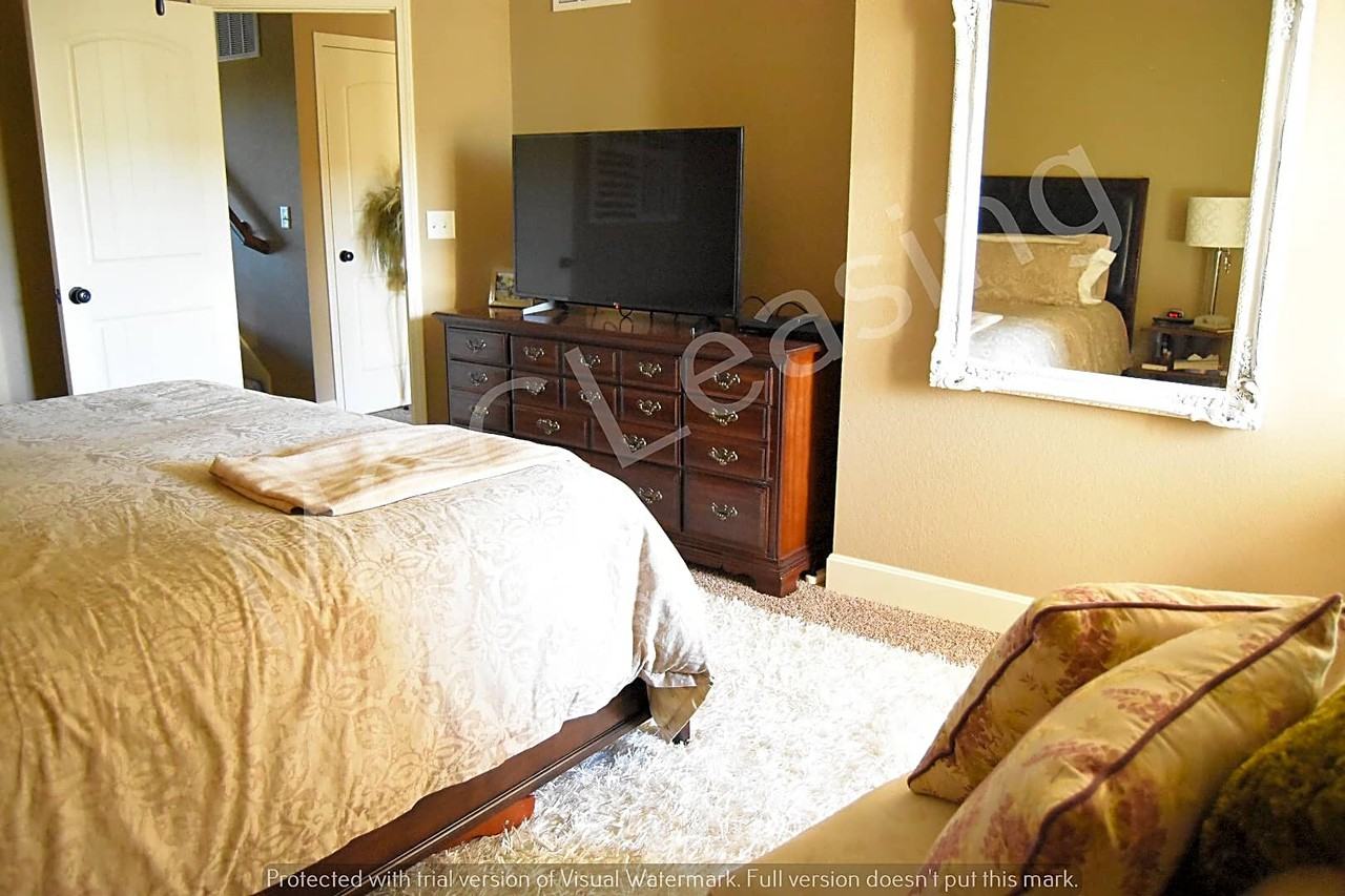 2092 Sw Timbertrace Ln - Photo 2 of 10