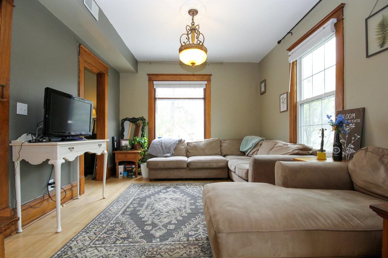 1602 Madison St Ne #1 - Photo 3 of 33