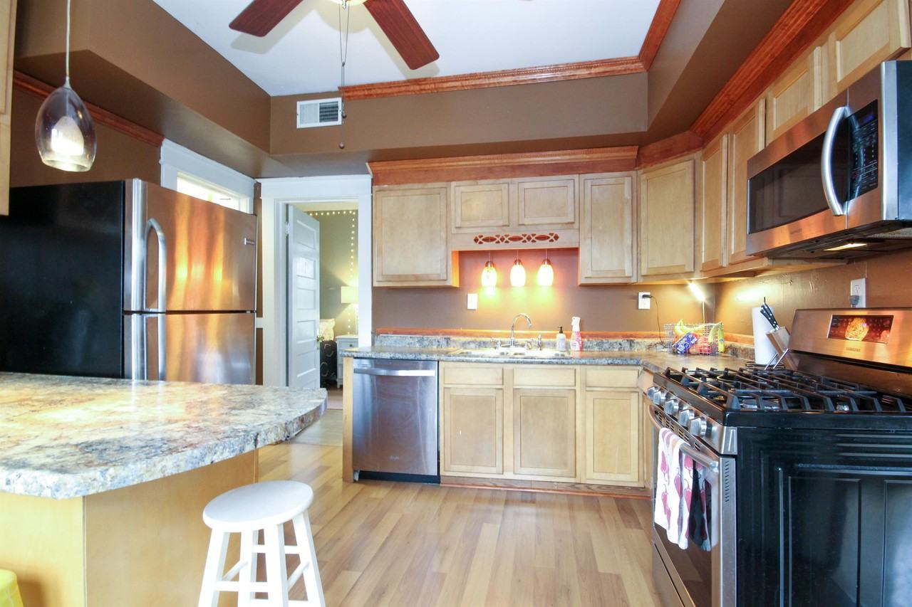 1602 Madison St Ne #1 - Photo 7 of 33