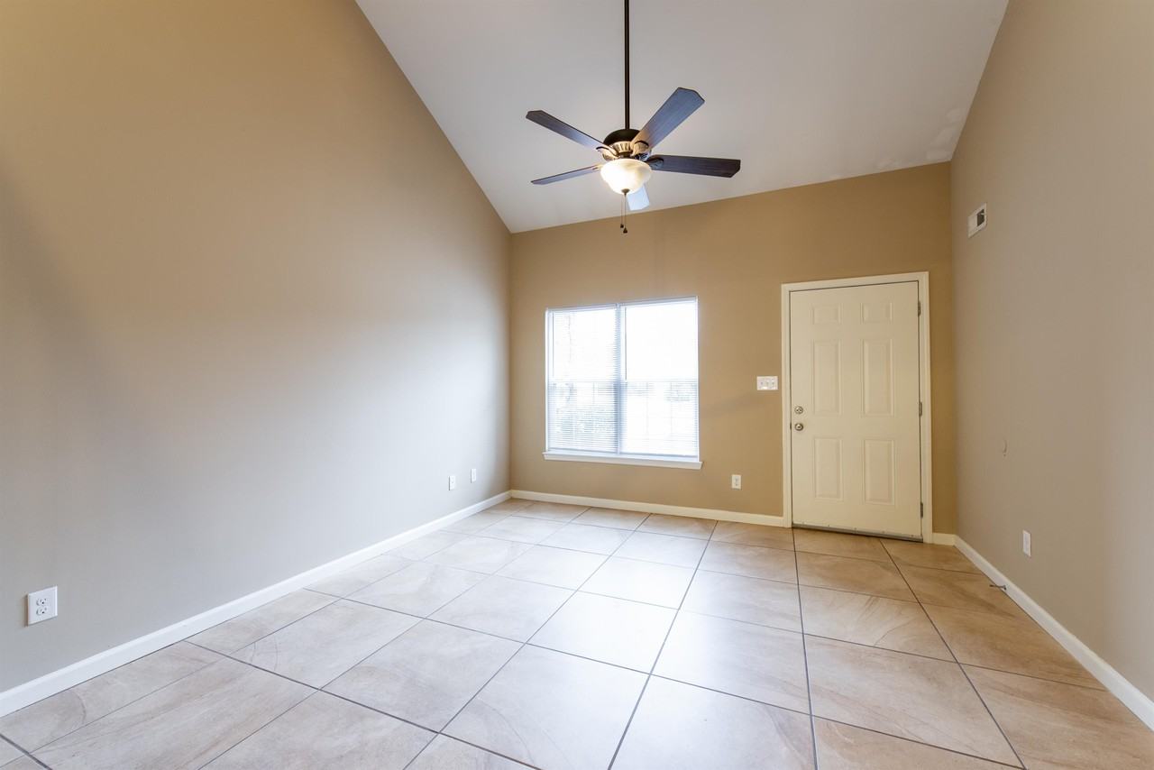 129 Nancy Dr #129 - Photo 2 of 10