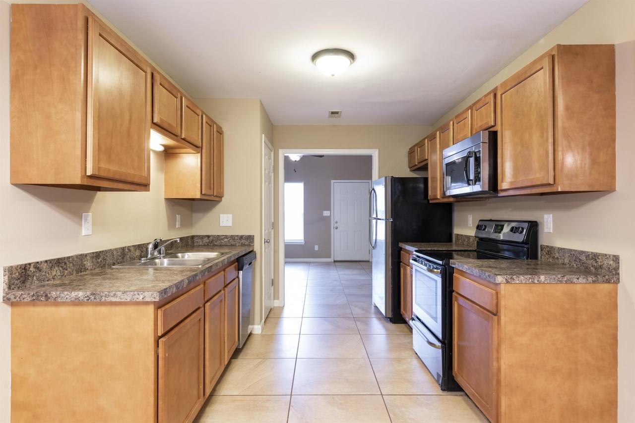 129 Nancy Dr #129 - Photo 3 of 10