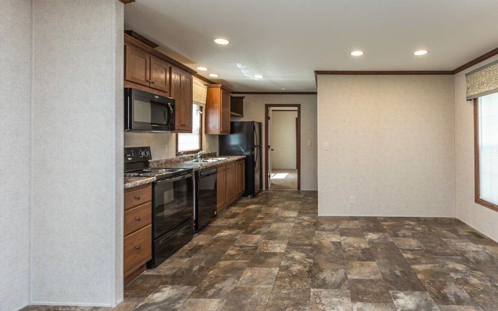 16343 Hunters Run - Photo 2 of 6