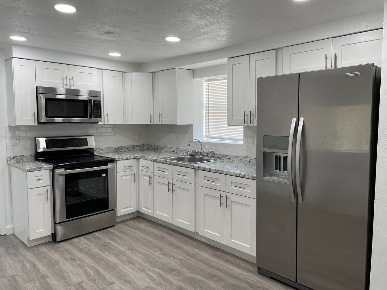 2189 Mitchell Ct - Photo 2 of 9