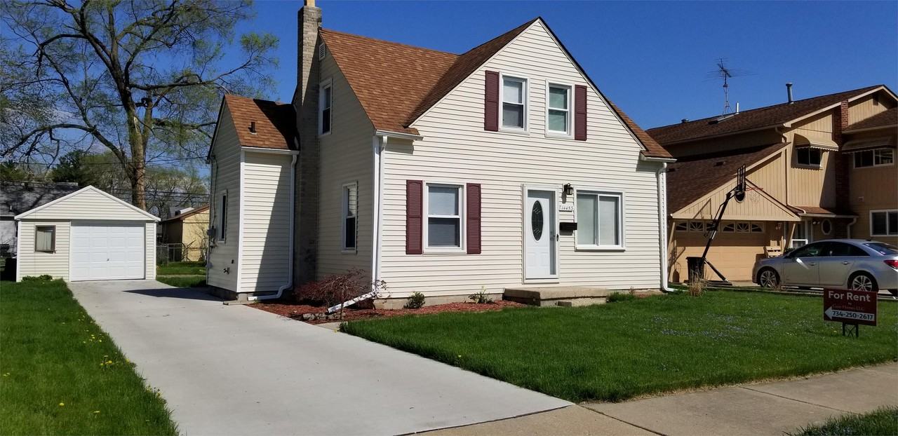 14453 Pearl St #1 - Photo 3 of 10