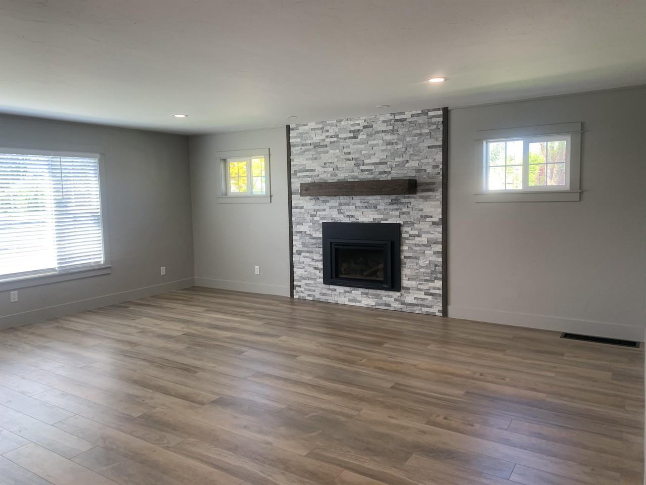 639 Nw Elm Ave #1 - Photo 3 of 17