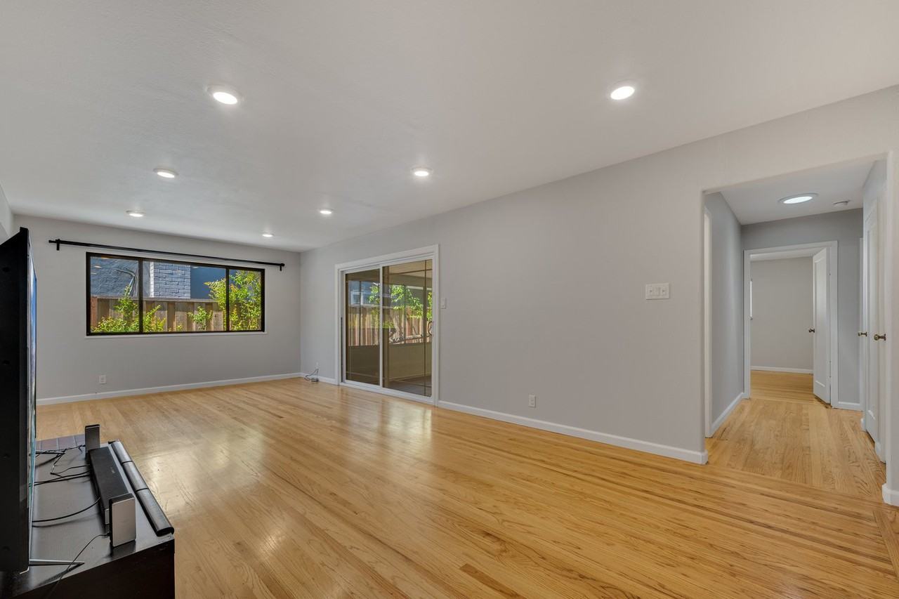 657 Bucher Ave - Photo 3 of 18