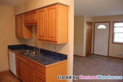 532 37th Ave NE - Photo 3 of 10