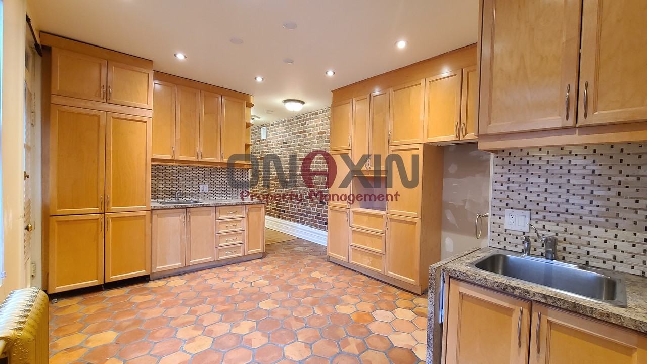 6172 Rue Durocher - Photo 2 of 20