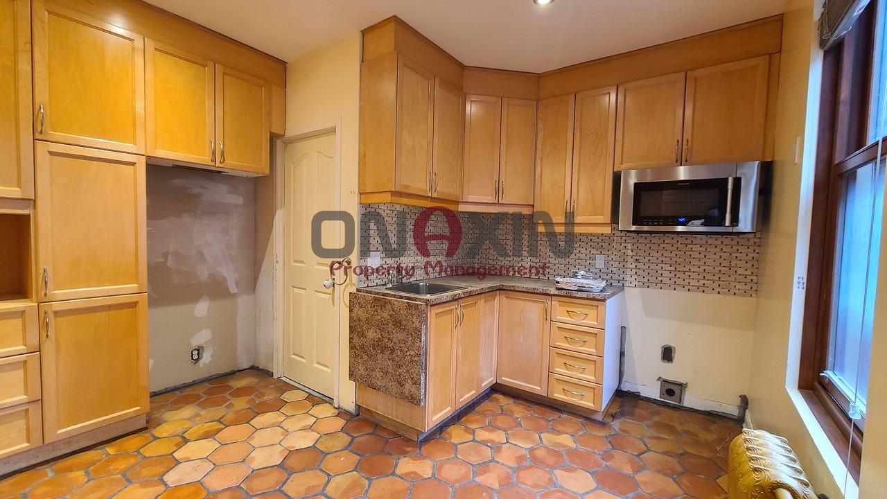 6172 Rue Durocher - Photo 3 of 20