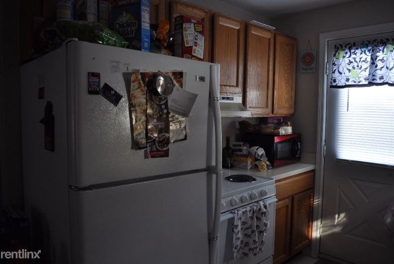 204 E Cherry St - Photo 2 of 16