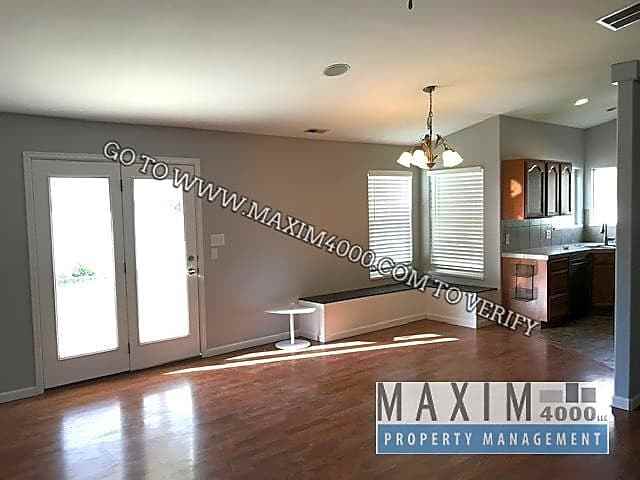 900 Dee Ann St - Photo 2 of 9