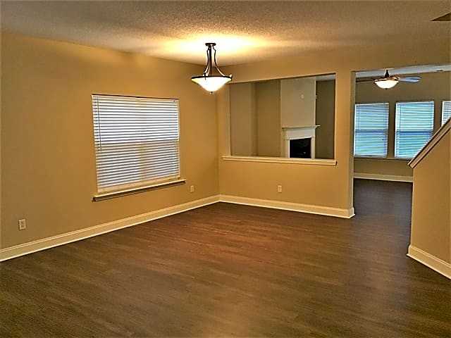 2320 Harwood Hills Ln - Photo 2 of 20