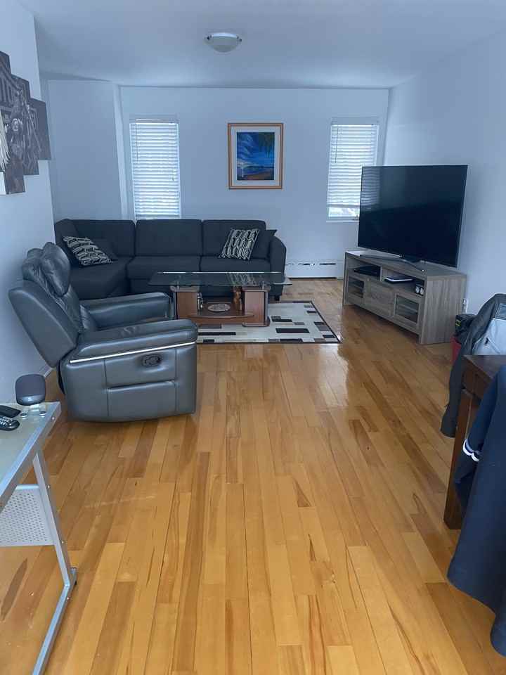 647 Rue Guilbault - Photo 2 of 10