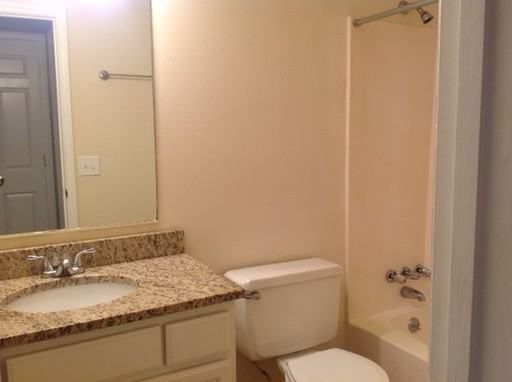 105 Barrett Cir - Photo 2 of 5