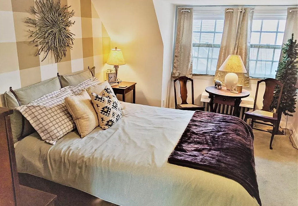 3601 Glencairn Rd Uppr - Photo 3 of 9