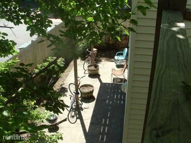 380 Washington St - Photo 3 of 6