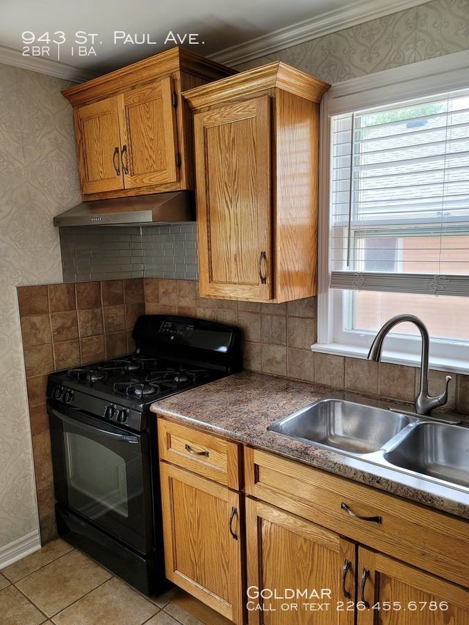 943 St Paul Ave - Photo 2 of 22