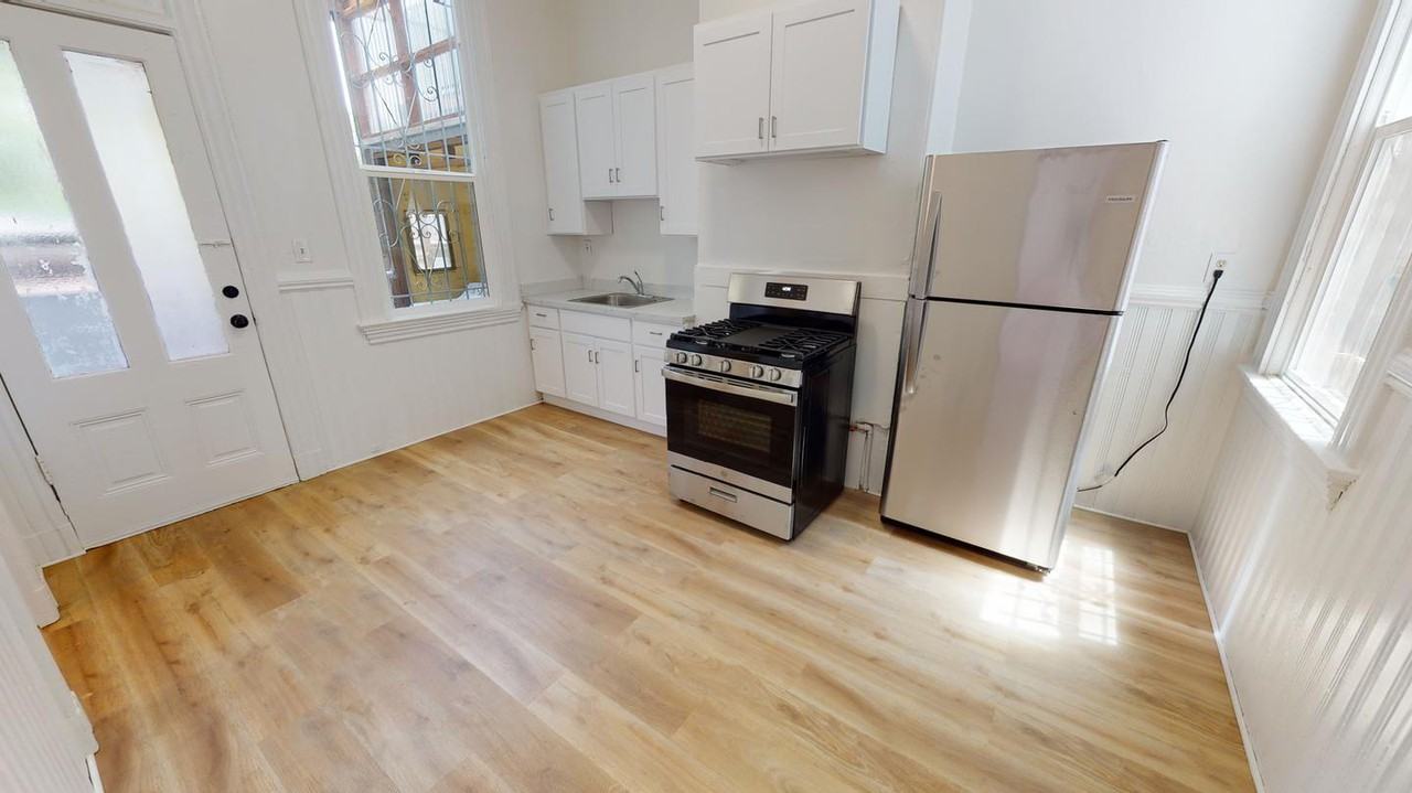 Inviting Lower Haight duplex near Alamo Square Park - Photo 4 of 13