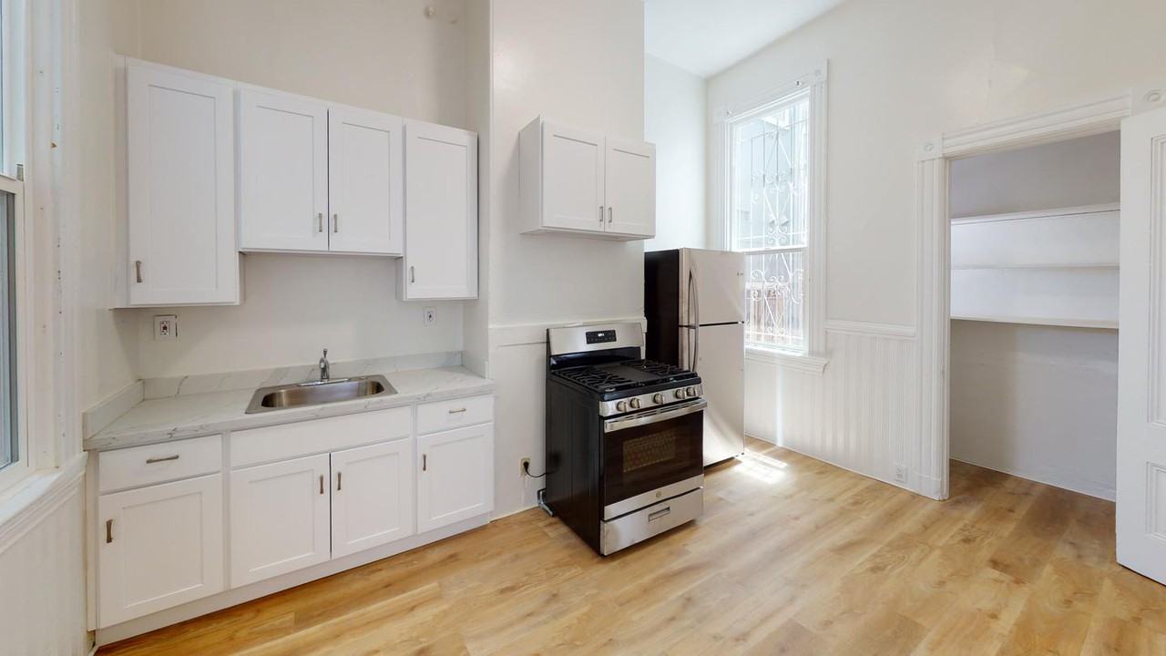 Inviting Lower Haight duplex near Alamo Square Park - Photo 5 of 13