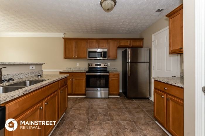 3909 Riverside Pkwy - Photo 2 of 5