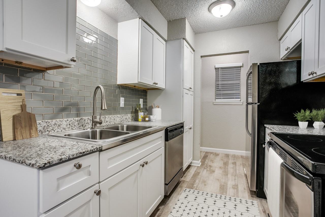 z-060322-Wyndham Pointe - Photo 4 of 14