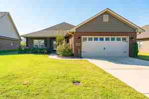 featured image of 3028 Greenway Cir Se