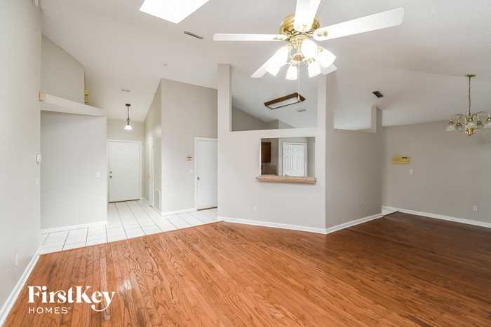 3500 Wentworth Cir W - Photo 3 of 15