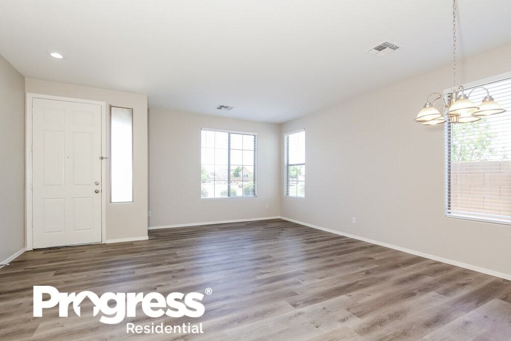 11850 W Jessie Ln - Photo 3 of 16