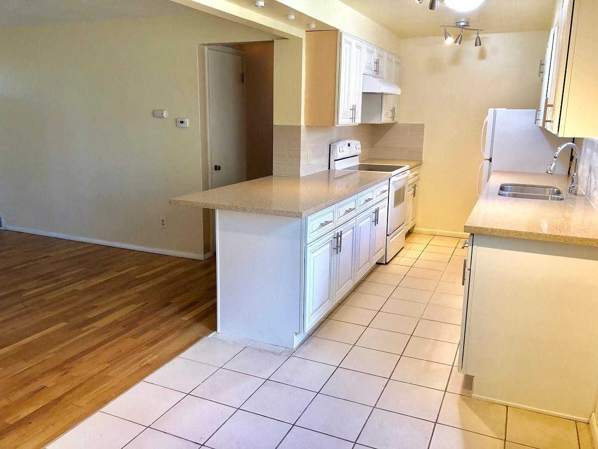 804 Ne 123rd St #1 - Photo 6 of 24