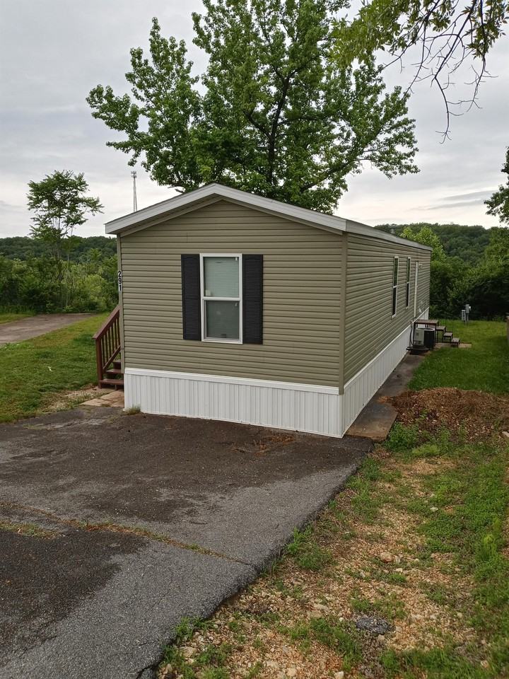 291 Golden Ct #291R - Photo 2 of 11
