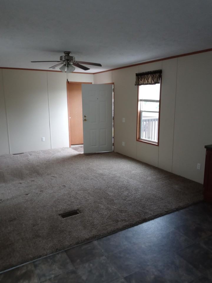 291 Golden Ct #291R - Photo 3 of 11
