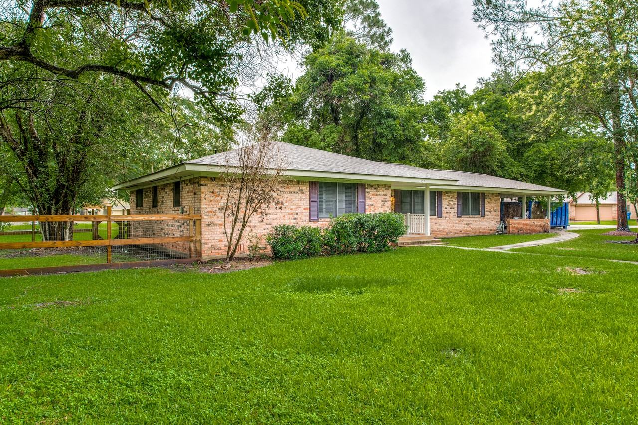 307 S Hackberry St - Photo 2 of 24