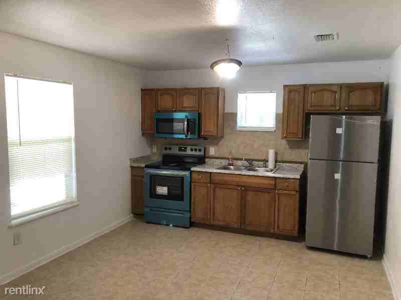 907 W Duval St - Photo 3 of 12