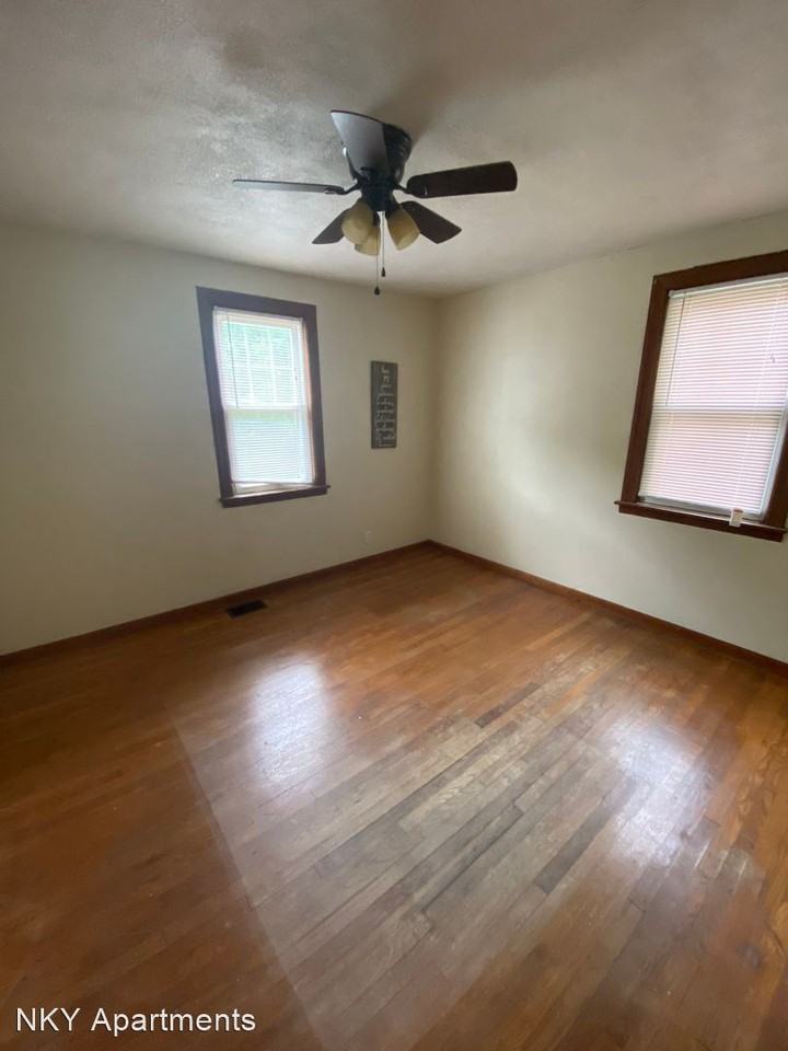 1735 Amsterdam Rd - Photo 3 of 6